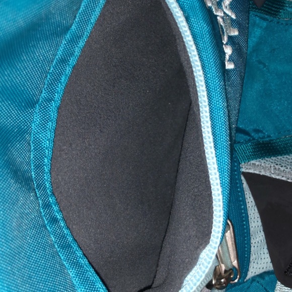 North face backpack - Picture 4 of 8